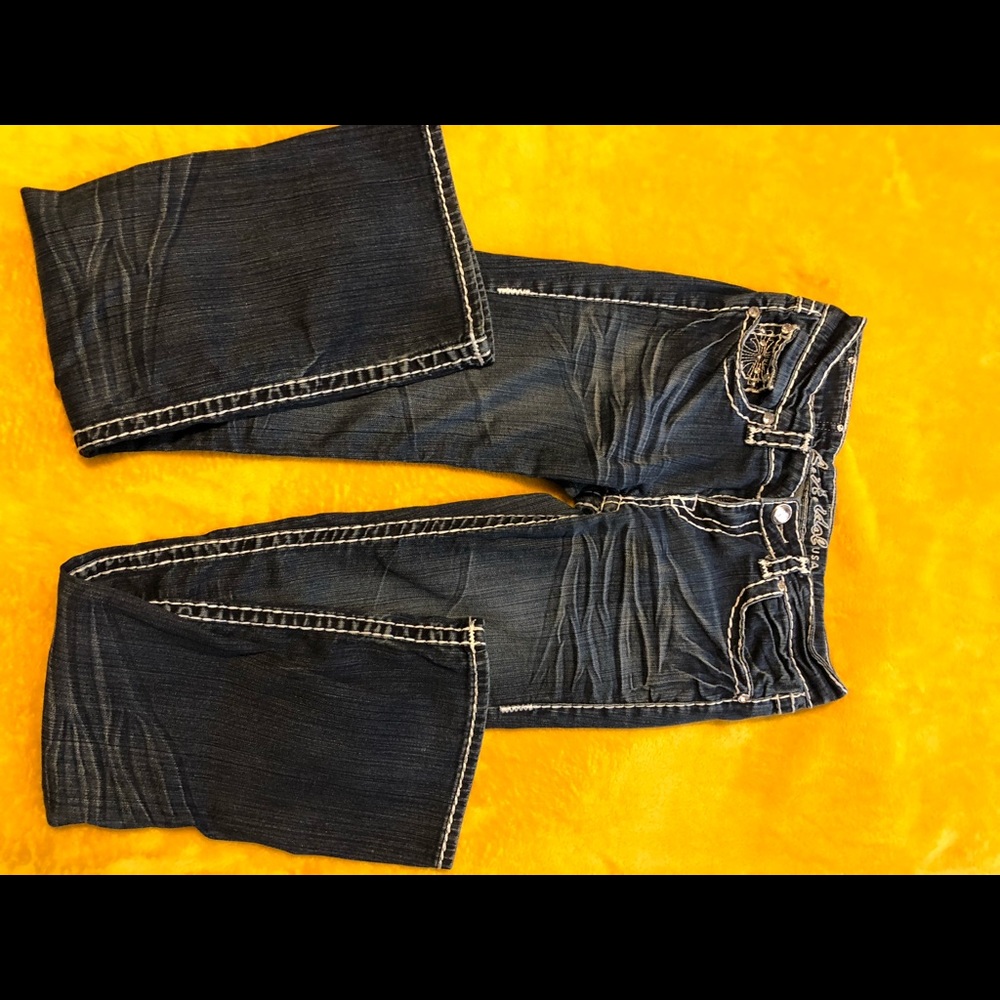 L.A Idol Size 7 Jeans thick white stitching with Blingy pockets! Gently used